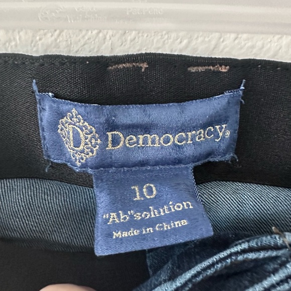 Democracy Blue Skinny Jeans with Faded Denim Style EUC - Picture 5 of 6